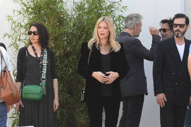 Virginie Efira - Just the Two of Us photocall, - The 76th Annual Cannes Film Festival CANNES, FRANCE CELEBRITES : 76e Festival de Cannes - Just the Two of Us photocall - 24 05 2023 LionelUrman Panoramic 