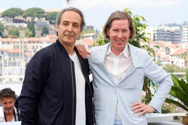 Alexandre Desplat und Wes Anderson beim Photocall zum Kinofilm Asteroid City auf dem Festival de Cannes 2023 76. Internationale Filmfestspiele von Cannes am Palais des Festivals. Cannes, 24.05.2023