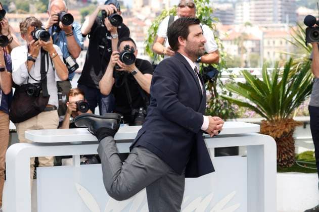 Jason Schwartzman beim Photocall zum Kinofilm Asteroid City auf dem Festival de Cannes 2023 76. Internationale Filmfestspiele von Cannes am Palais des Festivals. Cannes, 24.05.2023