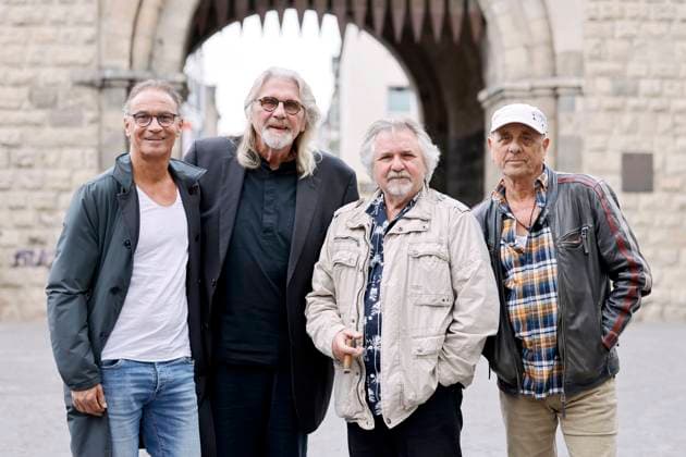 Entertainment Themen der Woche KW21 Entertainment Bilder des Tages Sänger Peter Brings, Musiker Jürgen Fritz, Sänger Tommy Engel und Sänger Erry Stoklosa bei der Vorstellung des neuen Programms WeihnachtsEngel an der Severinstorburg in der Südstadt. Köln, 24.05.2023 NRW Deutschland *** Singer Peter Brings, musician Jürgen Fritz, singer Tommy Engel and singer Erry Stoklosa at the presentation of the new program WeihnachtsEngel at the Severinstorburg in the Südstadt Cologne, 24 05 2023 NRW Germany Copyright: xChristophxHardtx