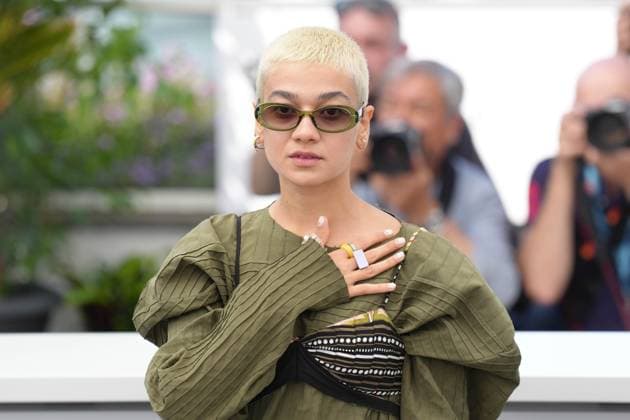 Sadaf Asgari CELEBRITES : 76 eme festival de Cannes - Photocall du film Â« Ayeh Haye Zamini (Terrestrial Verses Â» - Cannes - 24 05 2023 NorbertScanella Panoramic 