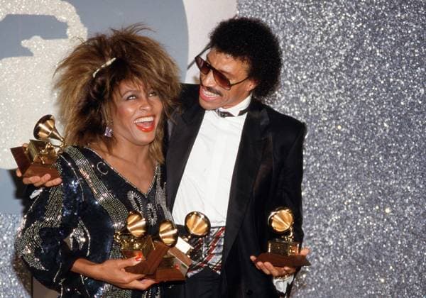 **FILE PHOTO** Tina Turner Has Passed Away, Tina Turner and Lionel Richie during Grammy Awards - February 26, 1985 in Los Angeles, CA Copyright: xRalphxDominguez MediaPunchx