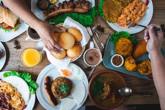 Top view of crop unrecognizable females eating assorted delicious Latin American dishes while having lunch in restaurant in daylight JordiCalvera_ID13995_422113_004 Copyright: xJordixCalverax RECORD DATE NOT STATED Model Released