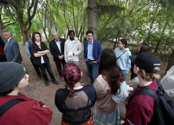 May 24, 2023, WINNIPEG, MANITOBA, CANADA: Prime Minister Justin Trudeau attends a tour of a prairie garden with high school students and speaks to them at The Forks in Winnipeg, Wednesday, May 24, 2023. WINNIPEG CANADA  - ZUMAc35_ 20230524_zaf_c35_086 Copyright: xJohnxWoodsx