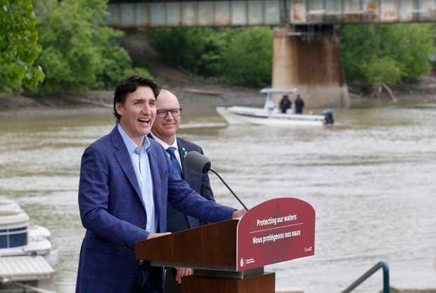 May 24, 2023, WINNIPEG, MANITOBA, CANADA: Prime Minister Justin Trudeau and Winnipeg Mayor Scott Gillingham announce a water research project at The Forks in Winnipeg, Wednesday, May 24, 2023. WINNIPEG CANADA  - ZUMAc35_ 20230524_zaf_c35_088 Copyright: xJohnxWoodsx