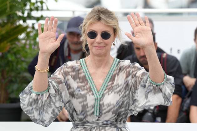 Margherita Buy CELEBRITES : 76 eme festival de Cannes - Photocall du film Â« Il Sol Dell avvenire (A Brighter Tomorrow) Â» - Cannes - 25 05 2023 NorbertScanella Panoramic 