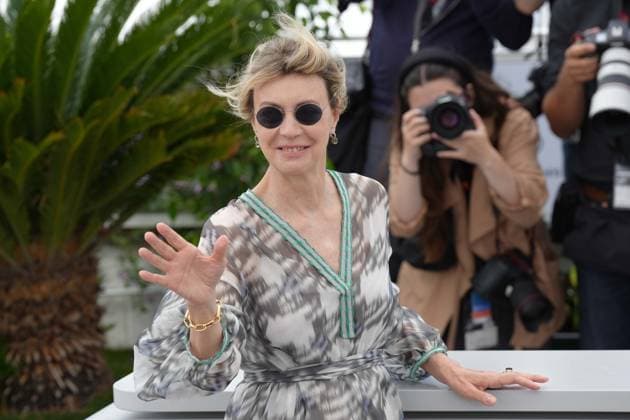Margherita Buy CELEBRITES : 76 eme festival de Cannes - Photocall du film Â« Il Sol Dell avvenire (A Brighter Tomorrow) Â» - Cannes - 25 05 2023 NorbertScanella Panoramic 