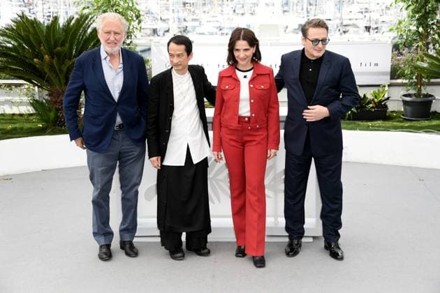 76th Cannes Film Festival 2023, Photocall film La Passion De Dodin Bouffant . Pictured: Benoit Magimel, Juliette Binoche, Tran Anh Hung, Pierre Gagnaire  Copyright: xAlbertoxTerenghi PoolxPhotoxEvenx xPoolxPhotoxEventsx01x IPA_IPA38209105