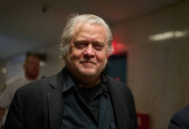News Bilder des Tages May 25, 2023, New York, New York, USA: Steve Bannon makes appearance at Manhattan Criminal Court regarding upcoming trial over fraud and conspiracy allegations. New York USA - ZUMAl171 20230525_znp_l171_019 Copyright: xEdnaxLeshowitzx