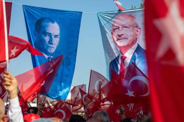 Bilder des Jahres 2023, News 05 Mai News Themen der Woche KW21 News Bilder des Tages May 25, 2023: Republican People s Party supporters supported Ekrem Imamoglu at the rally in Istanbul. Ekrem Imamoglu, Istanbul Metropolitan Mayor and Nation Alliance Vice President Candidate, asked his voters to vote for Kemal Kilicdaroglu, the Presidential Candidate of the Nation Alliance, at the Istanbul Citizens Meeting, Turkey on May 25, 2023. In the first round on 14 May, none of the candidates received enough votes to be elected president, and the election went to the second round. ToÂ¼rkiye will go to the polls again on 28 May. - ZUMAi72_ 20230525_znp_i72_011 Copyright: xTolgaxIldunx