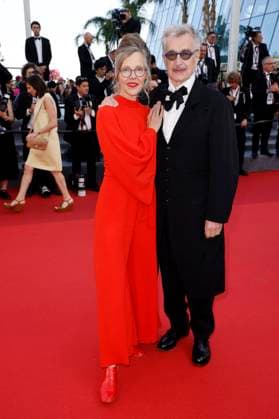 Wim Wenders mit Ehefrau Donata bei der Premiere des Kinofilms Perfect Days auf dem Festival de Cannes 2023 76. Internationale Filmfestspiele von Cannes im Palais des Festivals. Cannes, 25.05.2023