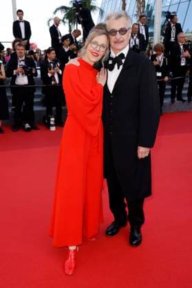 Wim Wenders mit Ehefrau Donata bei der Premiere des Kinofilms Perfect Days auf dem Festival de Cannes 2023 76. Internationale Filmfestspiele von Cannes im Palais des Festivals. Cannes, 25.05.2023