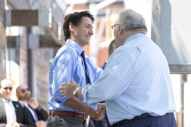 May 25, 2023, St. Thomas, ON, Canada: Prime Minister Justin Trudeau meets with mayor Joseph Preston at Legends Tavern in St. Thomas, Ont., on Thursday, May 25, 2023. St. Thomas Canada  - ZUMAc35_ 20230525_zaf_c35_033 Copyright: xNicolexOsbornex