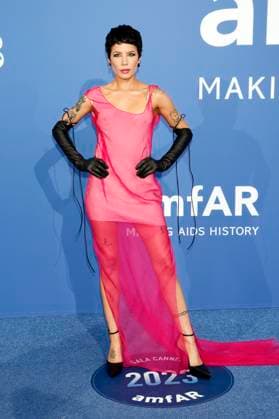 Halsey bei der 29. amfAR Gala Cannes im Rahmen vom Festival de Cannes 2023 76. Internationale Filmfestspiele von Cannes im HÃ tel du Cap-Eden-Roc. Antibes, 25.05.2023