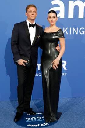 Matthias Schweighöfer und Ruby O. Fee bei der 29. amfAR Gala Cannes im Rahmen vom Festival de Cannes 2023 76. Internationale Filmfestspiele von Cannes im HÃ tel du Cap-Eden-Roc. Antibes, 25.05.2023