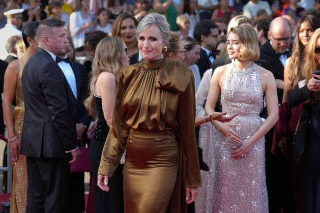 Andie MacDowell CELEBRITES : 76 eme festival de Cannes - Red Carpet du film Â« L™Ã tÃ Dernier (Last Summer Â» - Cannes - 25 05 2023 NorbertScanella Panoramic 