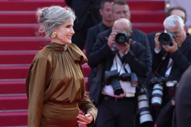 Entertainment Bilder des Tages Andie MacDowell CELEBRITES : 76 eme festival de Cannes - Red Carpet du film Â« L™Ã tÃ Dernier (Last Summer Â» - Cannes - 25 05 2023 NorbertScanella Panoramic 
