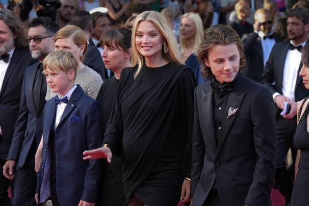 Virginie Efira CELEBRITES : 76 eme festival de Cannes - Red Carpet du film Â« L™Ã tÃ Dernier (Last Summer Â» - Cannes - 25 05 2023 NorbertScanella Panoramic 