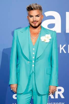 Adam Lambert bei der 29. amfAR Gala Cannes im Rahmen vom Festival de Cannes 2023 76. Internationale Filmfestspiele von Cannes im HÃ tel du Cap-Eden-Roc. Antibes, 25.05.2023