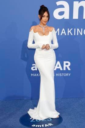 Nabilla Benattia bei der 29. amfAR Gala Cannes im Rahmen vom Festival de Cannes 2023 76. Internationale Filmfestspiele von Cannes im HÃ tel du Cap-Eden-Roc. Antibes, 25.05.2023