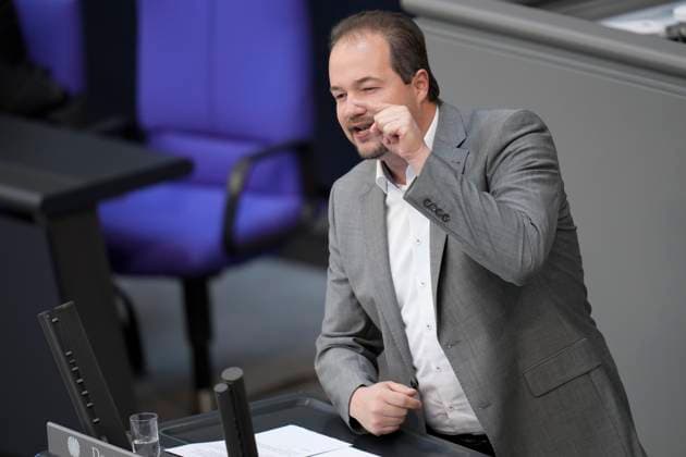 Deutscher Bundestag, 107. Plenarsitzung Martin Sichert (AfD) mit wilder Geste im Portrait bei ihrer Rede zum Pflegeentlastungsgesetz bei der 107. Sitzung des Deutschen Bundestag in Berlin, 26.05.2023 Berlin Berlin Deutschland *** German Bundestag, 107 plenary session Martin Sichert AfD with wild gesture in portrait during their speech on the Care Relief Act at the 107 session of the German Bundestag in Berlin, 26 05 2023 Berlin Berlin Germany