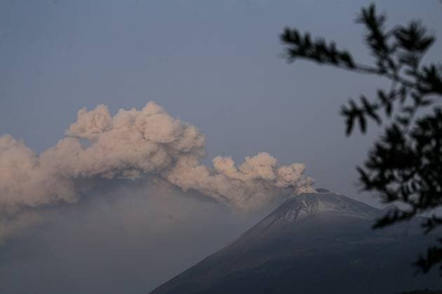 (230526) -- PUEBLA, May 26, 2023 -- This photo taken on May 25, 2023 shows a view of the Popocatepetl volcano observed from the state of Puebla, Mexico. (Photo by Xinhua) MEXICO-PUEBLA-VOLCANO-POPOCATEPETL FranciscoxCanedo 