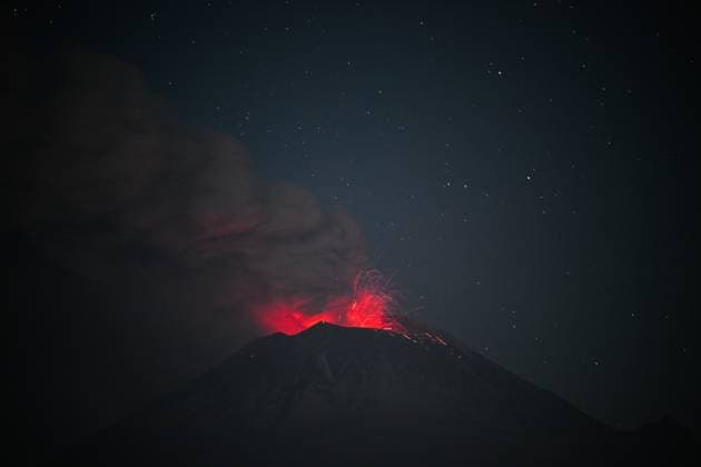 (230526) -- PUEBLA, May 26, 2023 -- This photo taken on May 25, 2023 shows a view of the Popocatepetl volcano observed from the state of Puebla, Mexico. ) MEXICO-PUEBLA-VOLCANO-POPOCATEPETL XinxYuewei 
