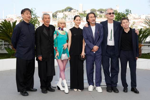 Takuma Takasaki, Min Tanaka, Aoi Yamada, Arisa Nakano, Koji Yakusho, Wim Wenders und Koji Yanai beim Photocall zum Kinofilm Perfect Days auf dem Festival de Cannes 2023 76. Internationale Filmfestspiele von Cannes am Palais des Festivals. Cannes, 26.05.2023