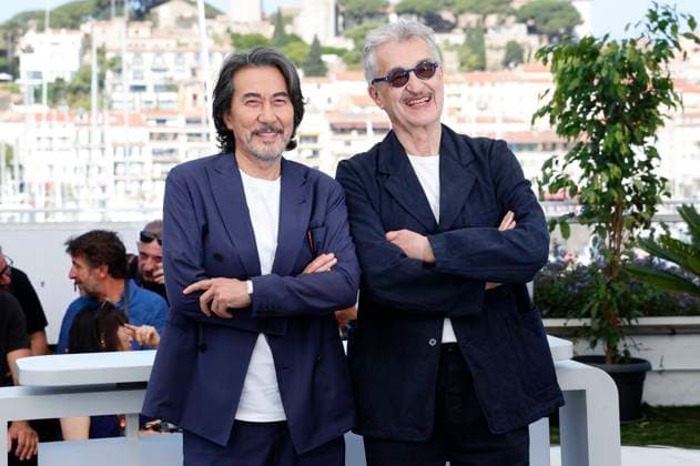 Koji Yakusho und Wim Wenders beim Photocall zum Kinofilm Perfect Days auf dem Festival de Cannes 2023 76. Internationale Filmfestspiele von Cannes am Palais des Festivals. Cannes, 26.05.2023
