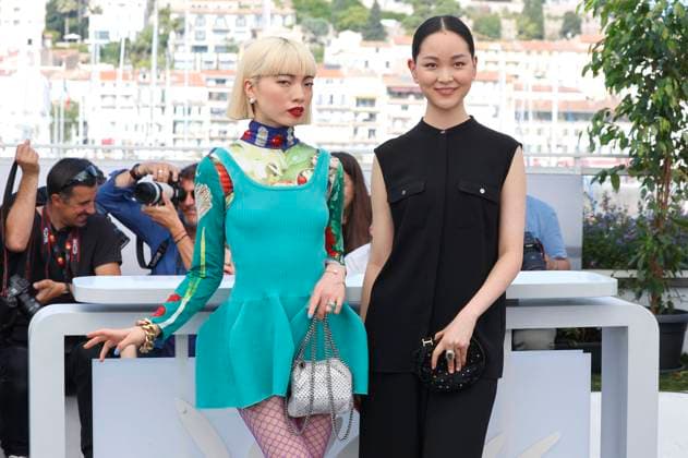 Aoi Yamada und Arisa Nakano beim Photocall zum Kinofilm Perfect Days auf dem Festival de Cannes 2023 76. Internationale Filmfestspiele von Cannes am Palais des Festivals. Cannes, 26.05.2023