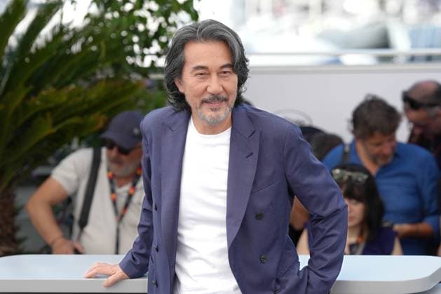 KÅji Yakusho CELEBRITES : 76 eme festival de Cannes - Red Carpet du film Â« Perfect Days Â» - Cannes - 26 05 2023 NorbertScanella Panoramic 