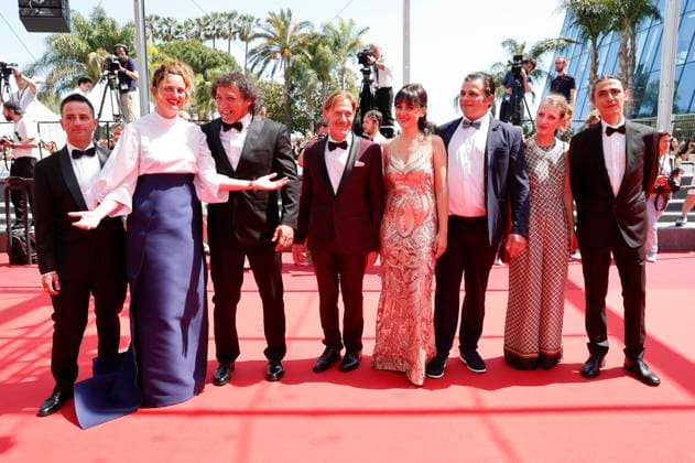 Alice Rohrwacher mit Team bei der Premiere des Kinofilms La chimera auf dem Festival de Cannes 2023 76. Internationale Filmfestspiele von Cannes im Palais des Festivals. Cannes, 26.05.2023