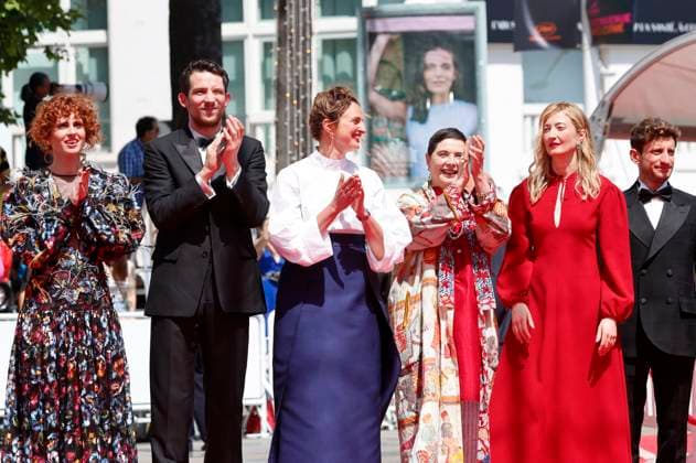 Carol Duarte, Josh O Connor, Alice Rohrwacher, Isabella Rossellini, Alba Rohrwacher und Vincenzo Nemolato bei der Premiere des Kinofilms La chimera auf dem Festival de Cannes 2023 76. Internationale Filmfestspiele von Cannes im Palais des Festivals. Cannes, 26.05.2023