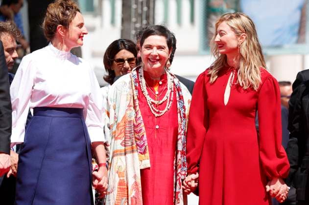 Alice Rohrwacher, Isabella Rossellini und Alba Rohrwacher bei der Premiere des Kinofilms La chimera auf dem Festival de Cannes 2023 76. Internationale Filmfestspiele von Cannes im Palais des Festivals. Cannes, 26.05.2023