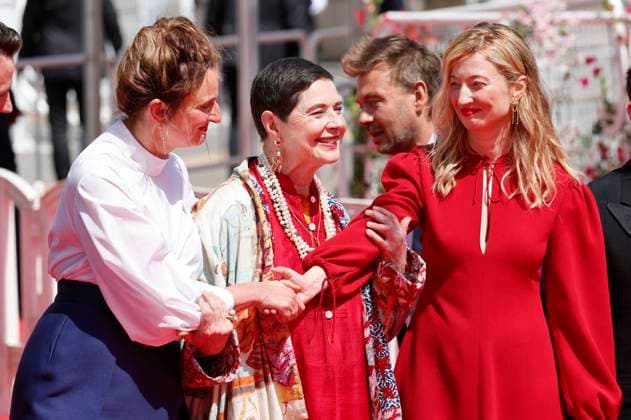 Alice Rohrwacher, Isabella Rossellini und Alba Rohrwacher bei der Premiere des Kinofilms La chimera auf dem Festival de Cannes 2023 76. Internationale Filmfestspiele von Cannes im Palais des Festivals. Cannes, 26.05.2023