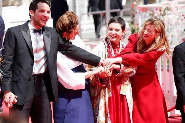 Entertainment Bilder des Tages Josh O Connor, Isabella Rossellini, Alice Rohrwacher und Alba Rohrwacher bei der Premiere des Kinofilms La chimera auf dem Festival de Cannes 2023 76. Internationale Filmfestspiele von Cannes im Palais des Festivals. Cannes, 26.05.2023