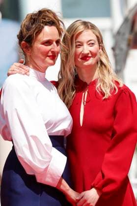 Alice Rohrwacher und Alba Rohrwacher bei der Premiere des Kinofilms La chimera auf dem Festival de Cannes 2023 76. Internationale Filmfestspiele von Cannes im Palais des Festivals. Cannes, 26.05.2023