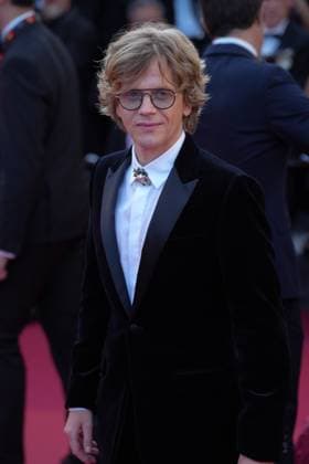 Alex Lutz CELEBRITES : 76 eme festival de Cannes - Red Carpet du film Â« The Old Oak Â» - Cannes - 26 05 2023 NorbertScanella Panoramic 