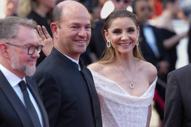 Clotilde Courau CELEBRITES : 76 eme festival de Cannes - Red Carpet du film Â« The Old Oak Â» - Cannes - 26 05 2023 NorbertScanella Panoramic 