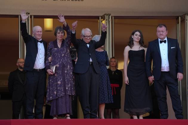 Paul Laverty - Rebecca O Brien - Ken Loach - Lesley Ashton - Ebla Mari - Dave Turner CELEBRITES : 76 eme festival de Cannes - Red Carpet du film Â« The Old Oak Â» - Cannes - 26 05 2023 NorbertScanella Panoramic 