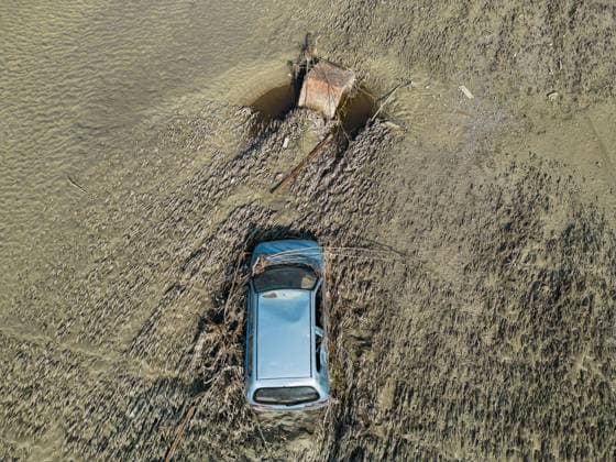 Bilder des Jahres 2023, News 05 Mai News Themen der Woche KW21 May 26, 2023, RAVENNA: Work in progress to restore the embankment uprooted of the river Santerno. Houses and homes destroyed, after last week s devastating floods that claimed 15 lives, 27 may 2023. ANSA EMANUELE VALERI RAVENNA  - ZUMAa110 20230526_zaf_a110_069 Copyright: xEmanuelexValerix