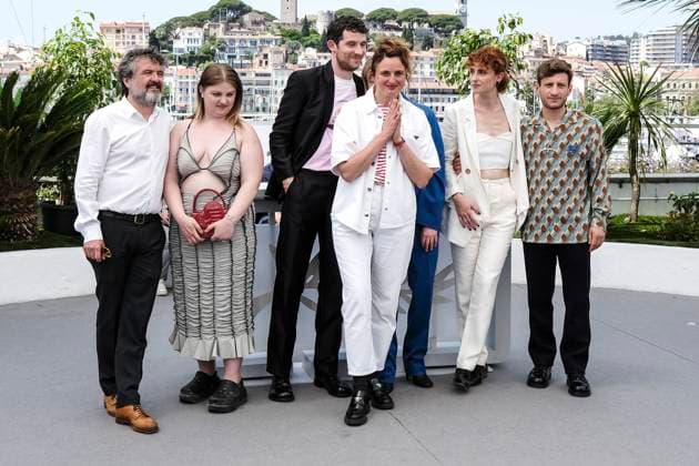 Carlo Cresto-Dina, Lou Roy-Lecollinet, Josh O Connor, Alice Rohrwacher, Alba Rohrwacher, Carol Duarte und Vincenzo Nemolato beim Photocall zum Kinofilm La Chimera auf dem Festival de Cannes 2023 76. Internationale Filmfestspiele von Cannes am Palais des Festivals. Cannes, 27.05.2023