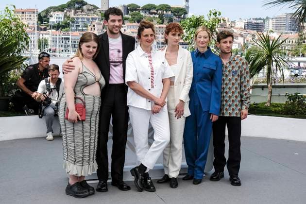 Lou Roy-Lecollinet, Josh O Connor, Alice Rohrwacher, Carol Duarte, Alba Rohrwacher und Vincenzo Nemolato beim Photocall zum Kinofilm La Chimera auf dem Festival de Cannes 2023 76. Internationale Filmfestspiele von Cannes am Palais des Festivals. Cannes, 27.05.2023