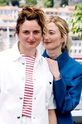 Alice Rohrwacher und Alba Rohrwacher beim Photocall zum Kinofilm La Chimera auf dem Festival de Cannes 2023 76. Internationale Filmfestspiele von Cannes am Palais des Festivals. Cannes, 27.05.2023