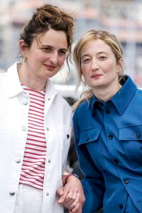 Alice Rohrwacher und Alba Rohrwacher beim Photocall zum Kinofilm La Chimera auf dem Festival de Cannes 2023 76. Internationale Filmfestspiele von Cannes am Palais des Festivals. Cannes, 27.05.2023