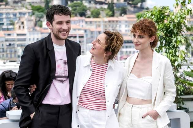 Josh O Connor, Alice Rohrwacher und Carol Duarte beim Photocall zum Kinofilm La Chimera auf dem Festival de Cannes 2023 76. Internationale Filmfestspiele von Cannes am Palais des Festivals. Cannes, 27.05.2023