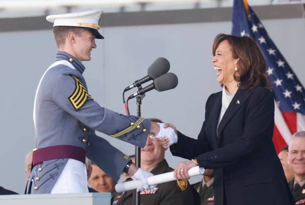 News Themen der Woche KW21 News Bilder des Tages United States Vice President Kamala Harris passes out degrees after speaking at the West Point graduation ceremony in Michie Stadium at the United States Military Academy in West Point, New York on Saturday, May 27, 2023.  NYP20230527109 JOHNxANGELILLO