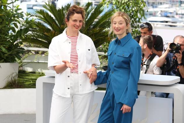 76e Festival International du Film de Cannes. Photocall. 76th Cannes Film Festival. Photocall with cast of the film La chimera . Alice Rohrwacher and Alba Rohrwacher. 292714 2023-05-27 Cannes France  Copyright: xIsabellexVautierx xStarfacex STAR_292714_028