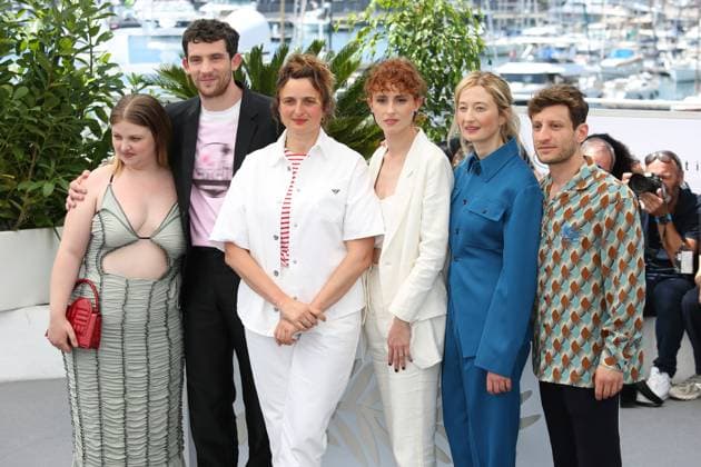 76e Festival International du Film de Cannes. Photocall. 76th Cannes Film Festival. Photocall with cast of the film La chimera . Lou Roy Lecollinet, Josh O Connor, Alice Rohrwacher, Carol Duarte, Alba Rohwacher and Vincenzo Nemolato. 292714 2023-05-27 Cannes France  Copyright: xIsabellexVautierx xStarfacex STAR_292714_070