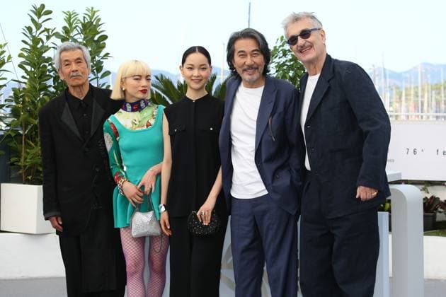76e Festival International du Film de Cannes. Photocall. 76th Cannes Film Festival. Photocall with cast of the film Perfect days . Mina Tanaka, Aoi Yamada, Arisa Nakano, Koji Yakusho and Wim Wenders. 292714 2023-05-26 Cannes France  Copyright: xIsabellexVautierx xStarfacex STAR_292714_167